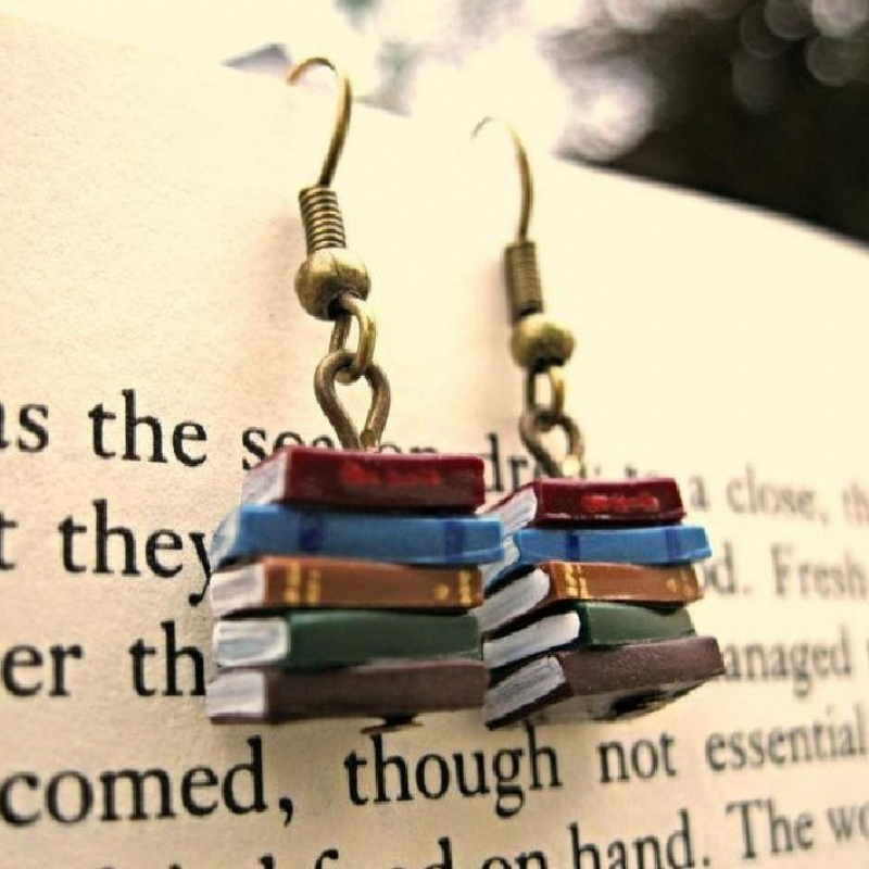Vintage Library Book Stack Ear - Vintage Fashion Coloring Book 评论和价格