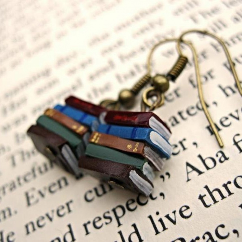 Vintage Library Book Stack Ear - Vintage Fashion Coloring Book 评论和价格
