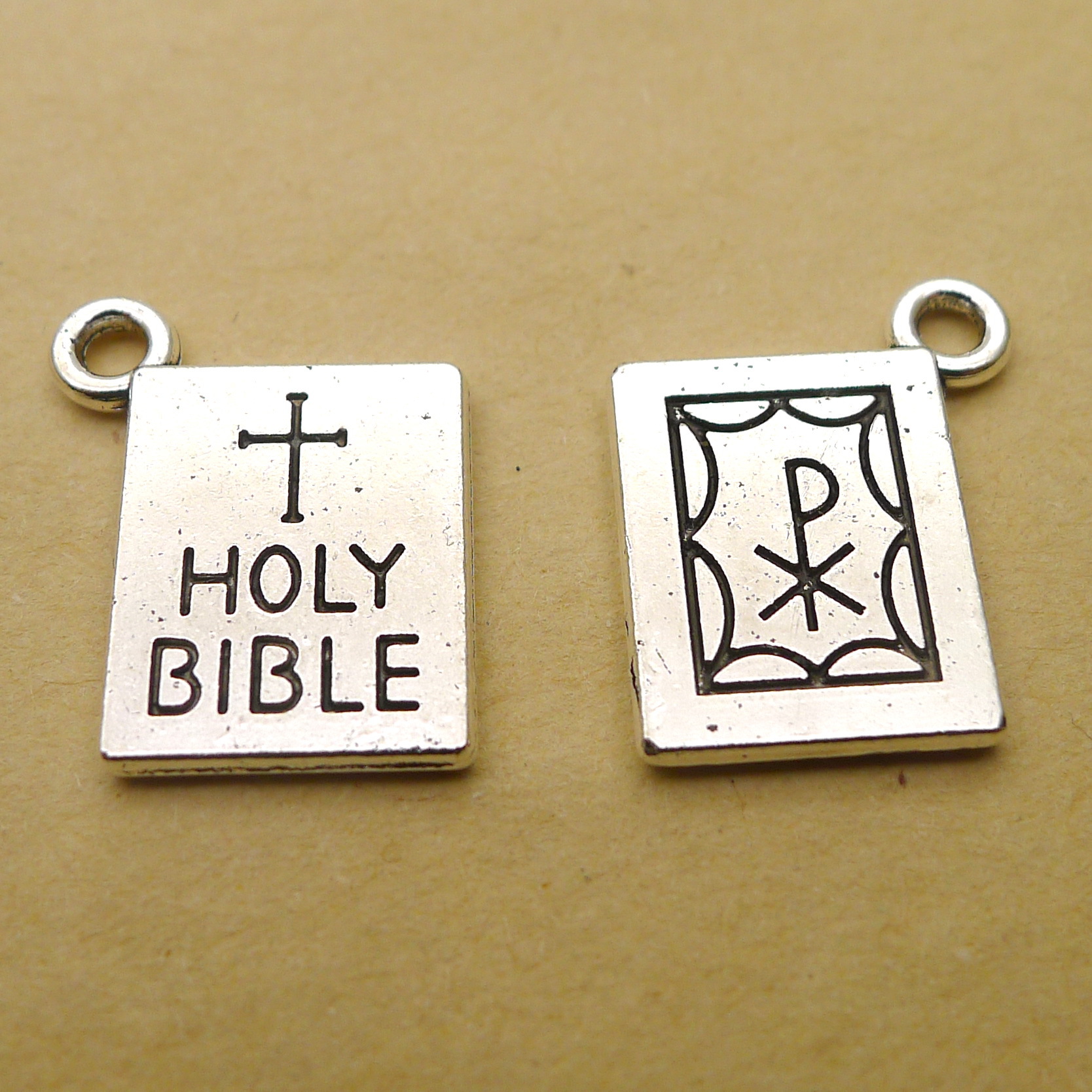 10Pcs/Lot Charms Book Holy Bib - Vintage Fashion Coloring Book 评论和价格